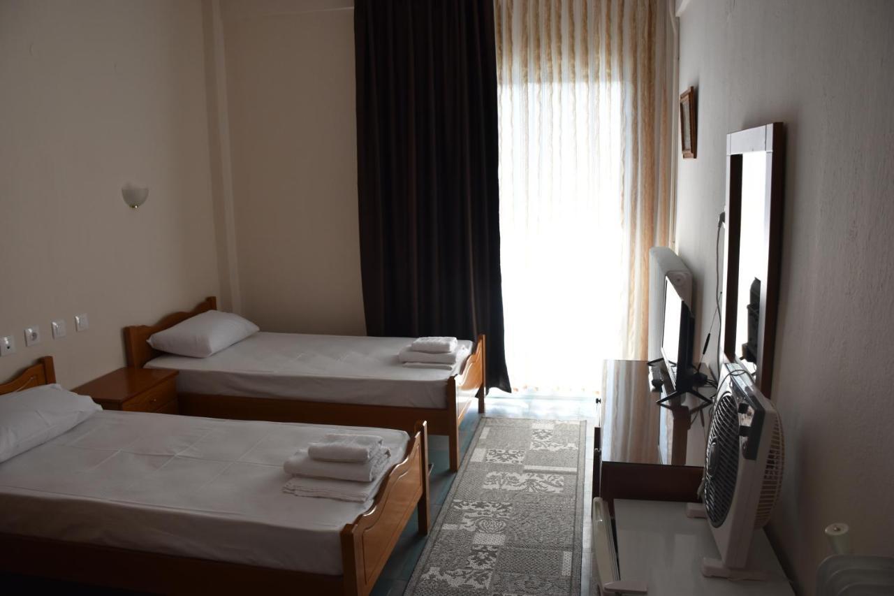 Parissas Hotel Tsotilion Екстер'єр фото