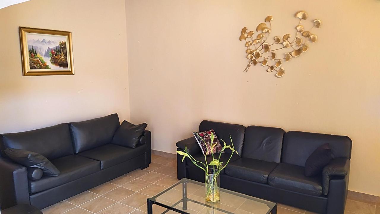 Parissas Hotel Tsotilion Екстер'єр фото